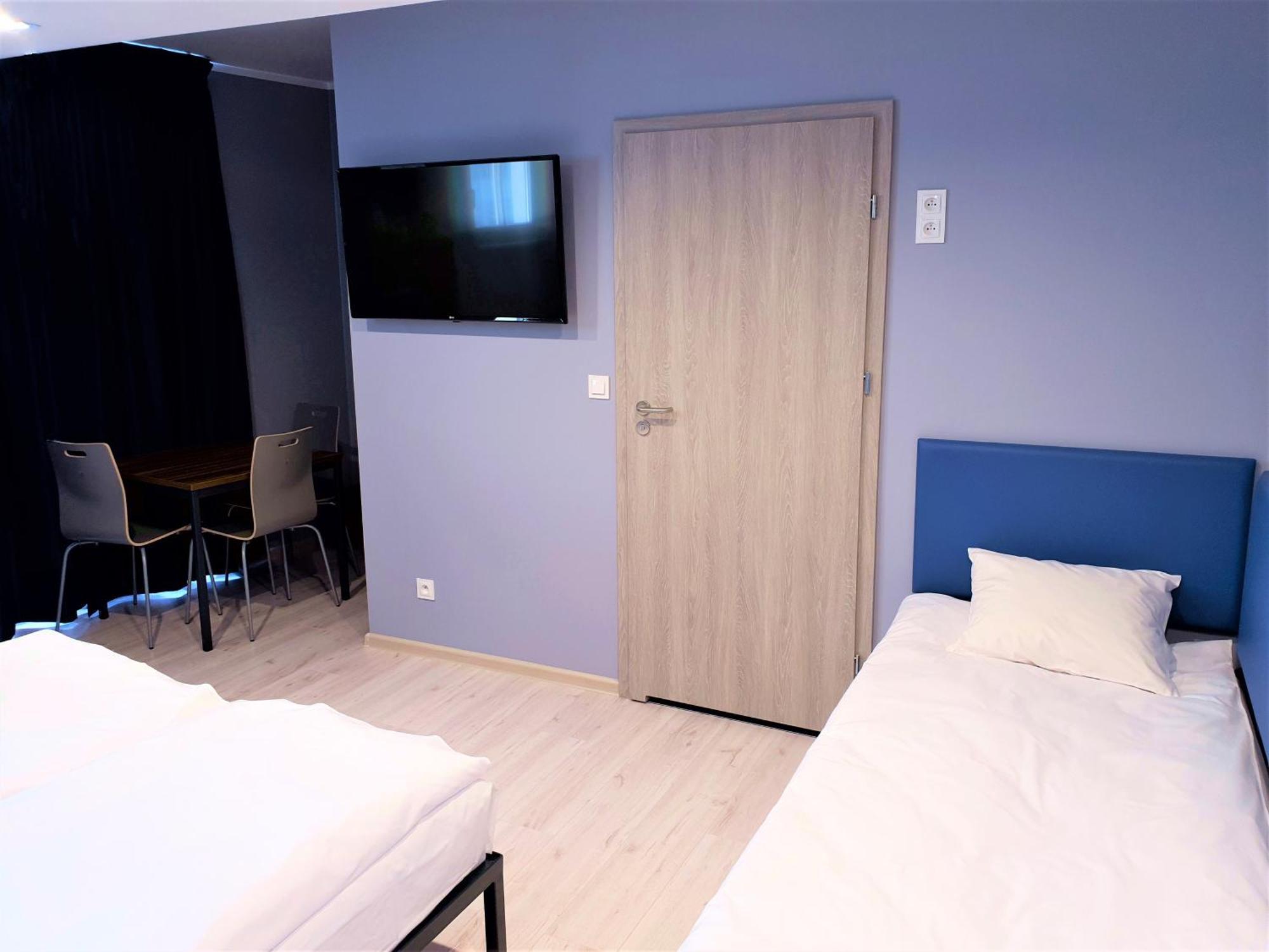 Annamarie Hostal *
